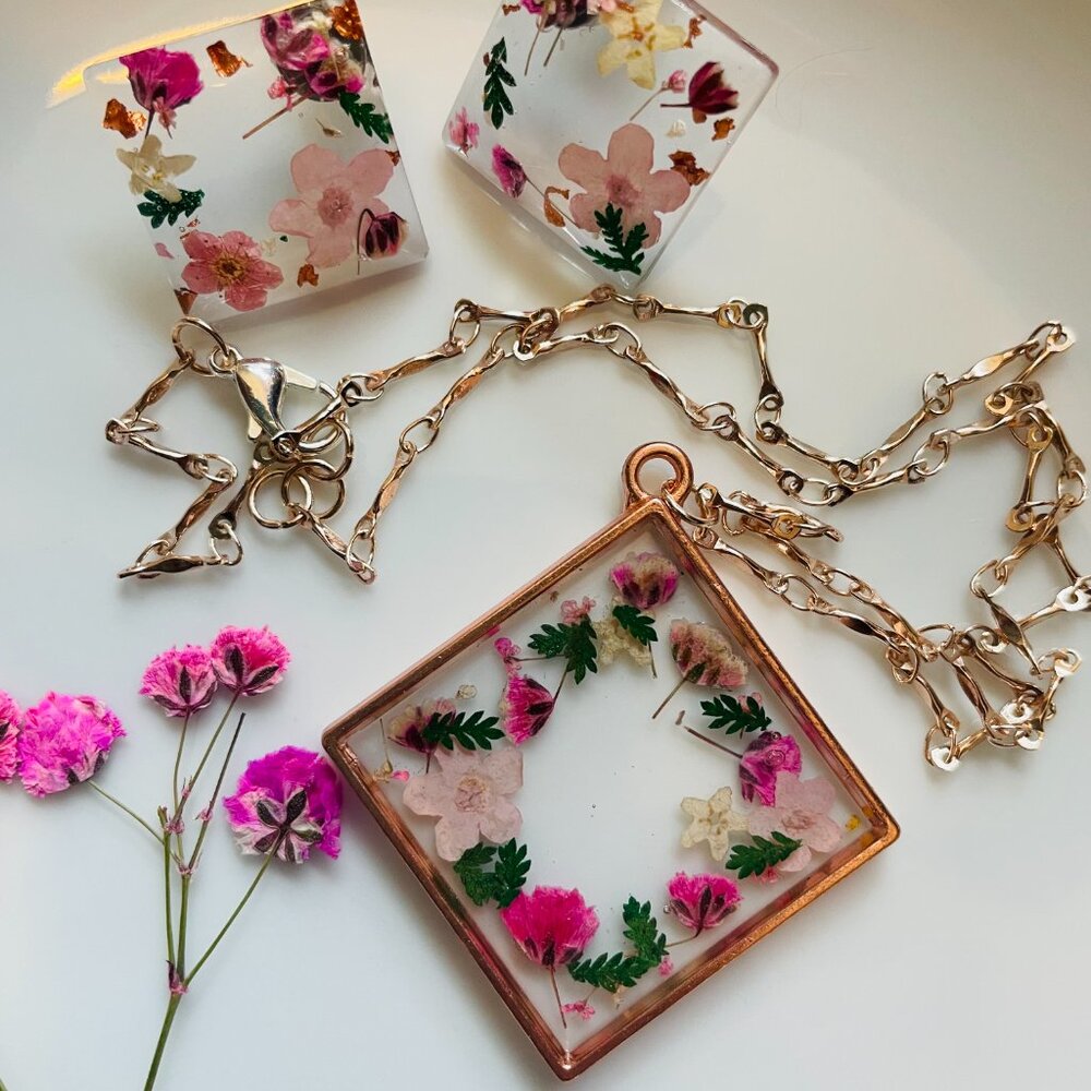 Rose Gold 14" Pink Flowered Resin Necklace and Earing Set - Picture 2 of 4